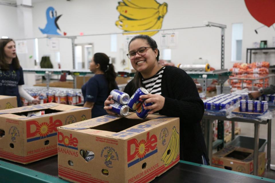 Volunteers from Abroad Learn About Hunger