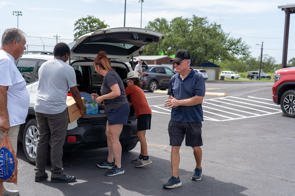 Volunteers helping at Emergency Distribution in Kingsland