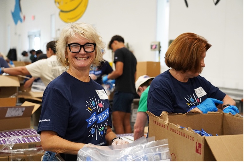 Morgan Stanley Volunteers in Food Bank's SORT Warehouse