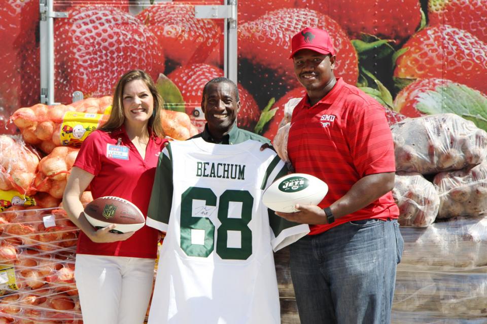 NFL Star Kelvin Beachum Doubles Down to Fight Hunger on his Home Turf