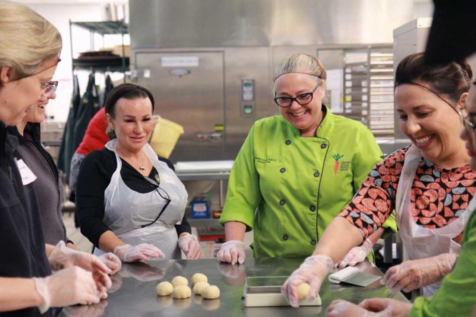 Come Volunteer in our Kitchen!