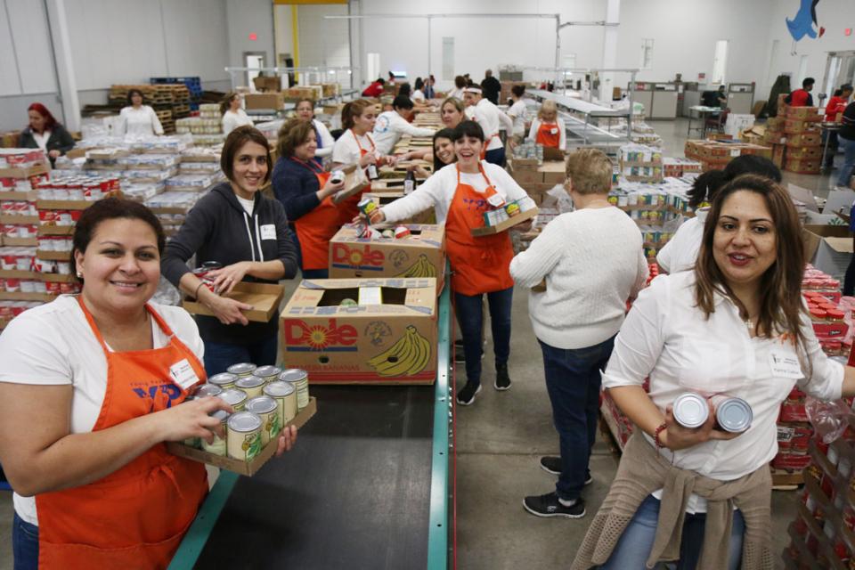 Volunteers Honor MLK with Day of Service