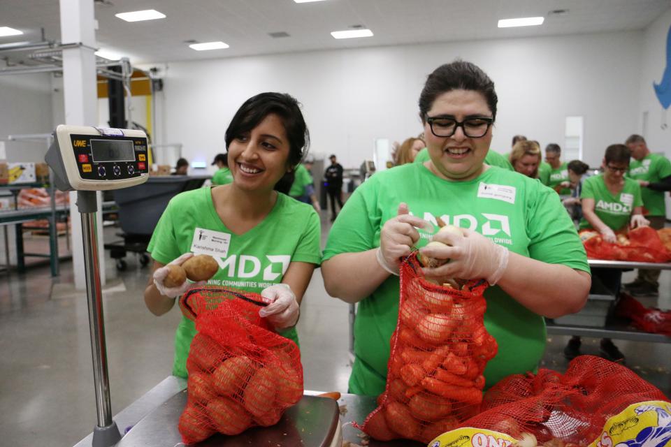 Four Ways to Volunteer This Summer